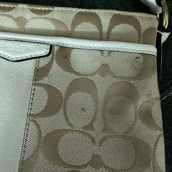COACH Crossbody Purse - Picture 4 of 16